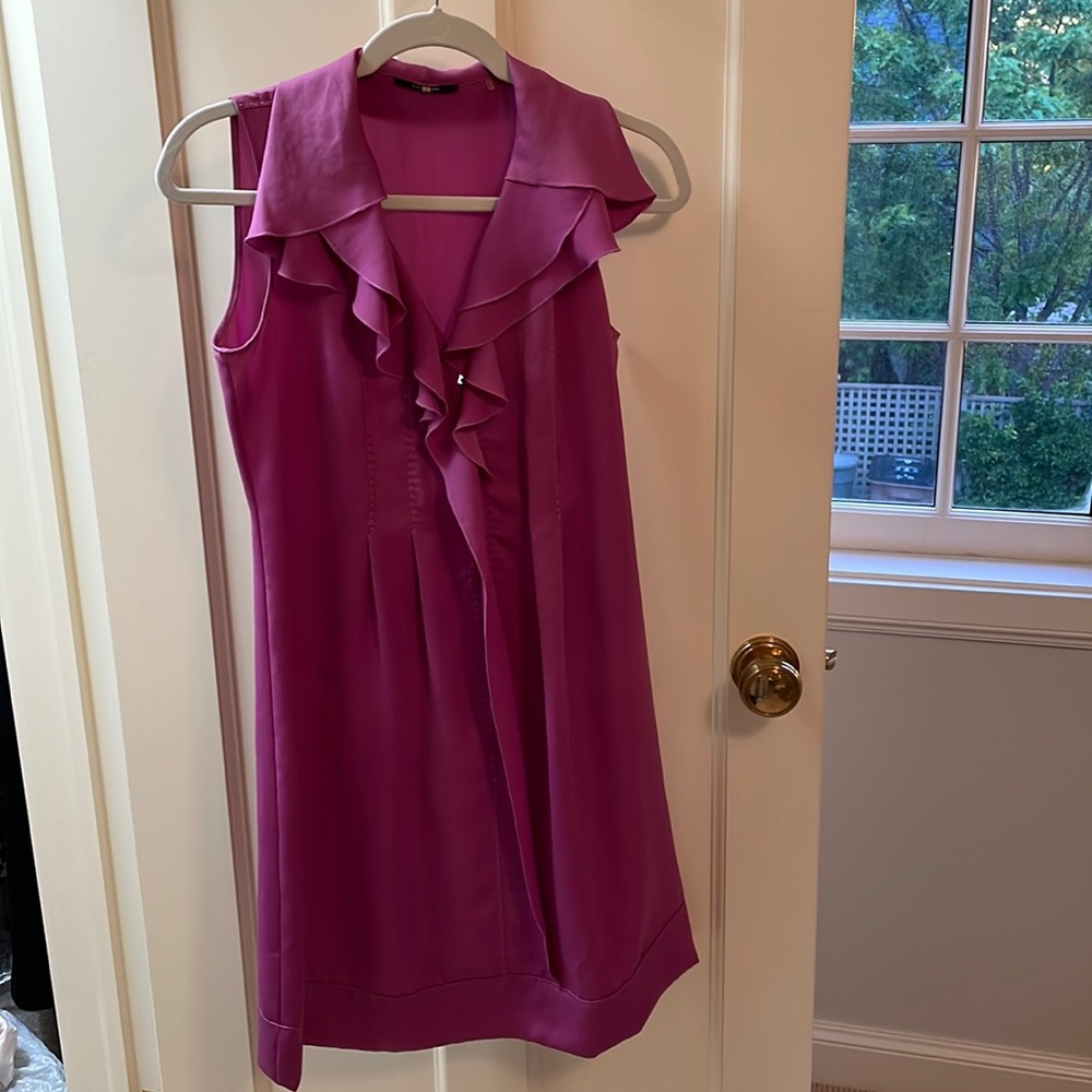 Sleeveless Elie Tahari silk, zip front dress.
